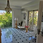 מלון Kugu אורלה