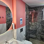 Kugu מלון *