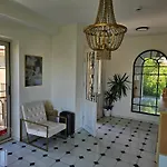 Kugu Hotel *