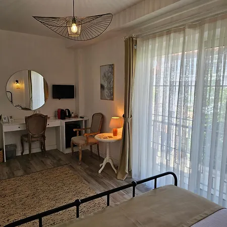 Kuğu Otel *