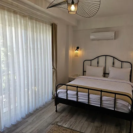 Kuğu Otel *