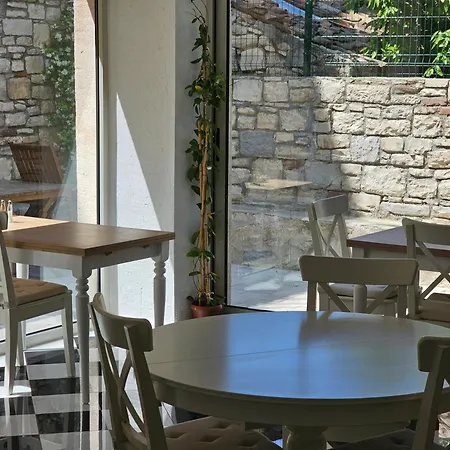 Kuğu Otel