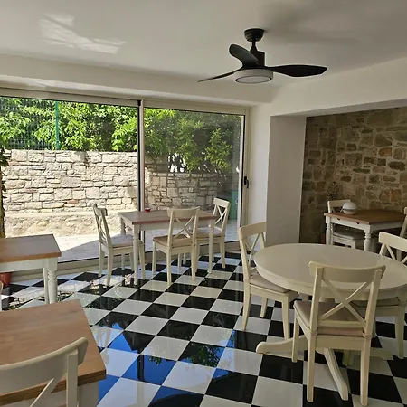 Kugu Hotel *